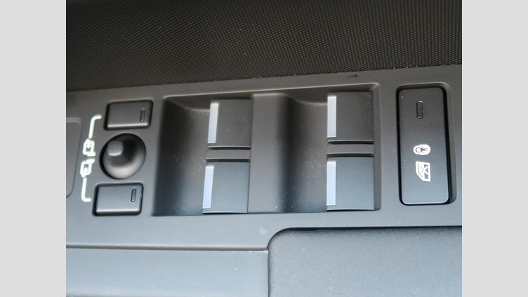 2023 認定中古車 Land Rover Defender 110 サントリーニブラック D300 AWD（AT） S