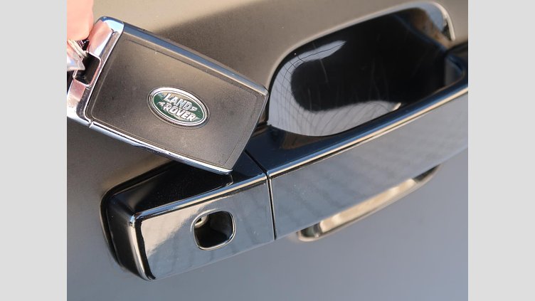 2023 認定中古車 Land Rover Defender 110 サントリーニブラック D300 AWD（AT） S