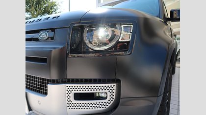 Defender 110 8
