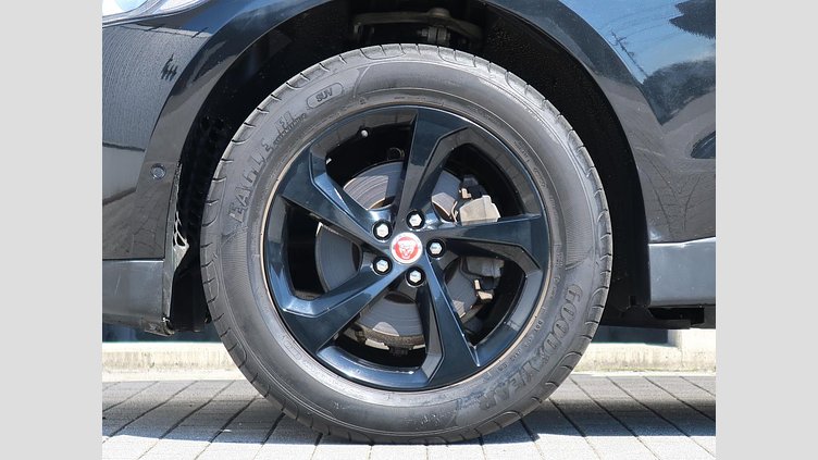 2019 認定中古車 Jaguar F-Pace Santorini Black 2.0 litre i4D Diesel PRESTIGE