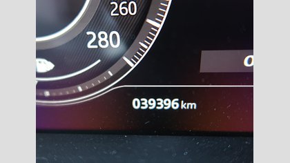 F-Pace 8