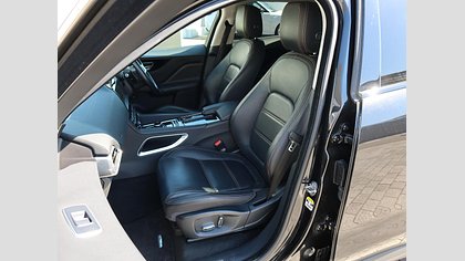 F-Pace 4