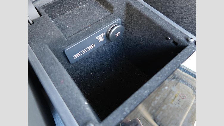 2019 認定中古車 Jaguar F-Pace Santorini Black 2.0 litre i4D Diesel PRESTIGE