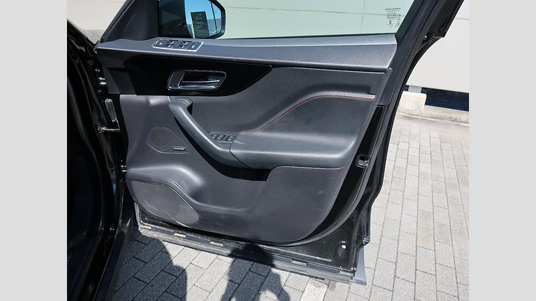 2019 認定中古車 Jaguar F-Pace Santorini Black 2.0 litre i4D Diesel PRESTIGE