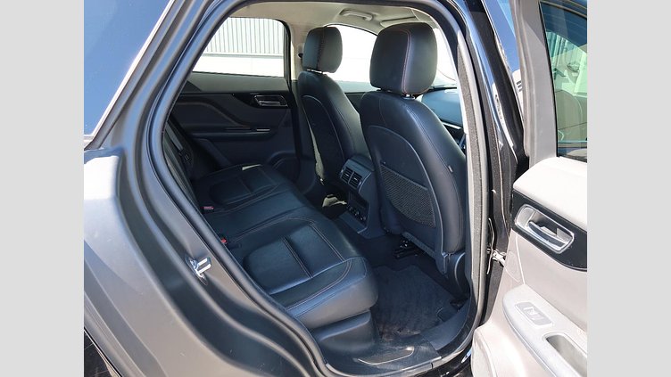 2019 認定中古車 Jaguar F-Pace Santorini Black 2.0 litre i4D Diesel PRESTIGE