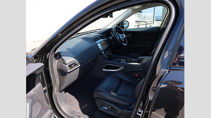 F-Pace 30