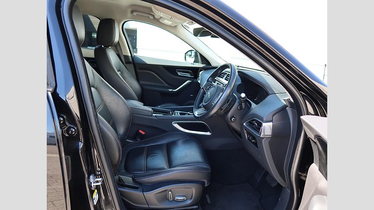 2019 認定中古車 Jaguar F-Pace Santorini Black 2.0 litre i4D Diesel PRESTIGE