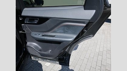 F-Pace 49