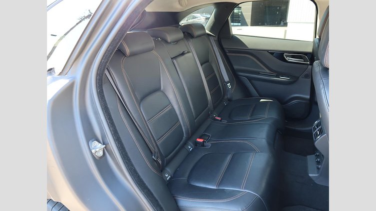 2019 認定中古車 Jaguar F-Pace Santorini Black 2.0 litre i4D Diesel PRESTIGE