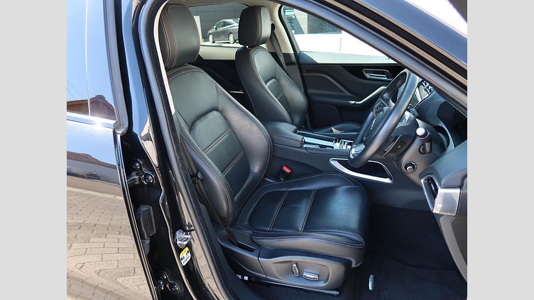 2019 認定中古車 Jaguar F-Pace Santorini Black 2.0 litre i4D Diesel PRESTIGE