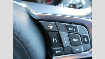 F-Pace 51
