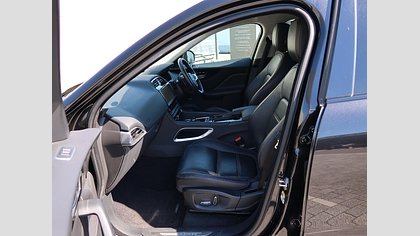F-Pace 53