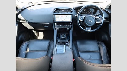 F-Pace 61