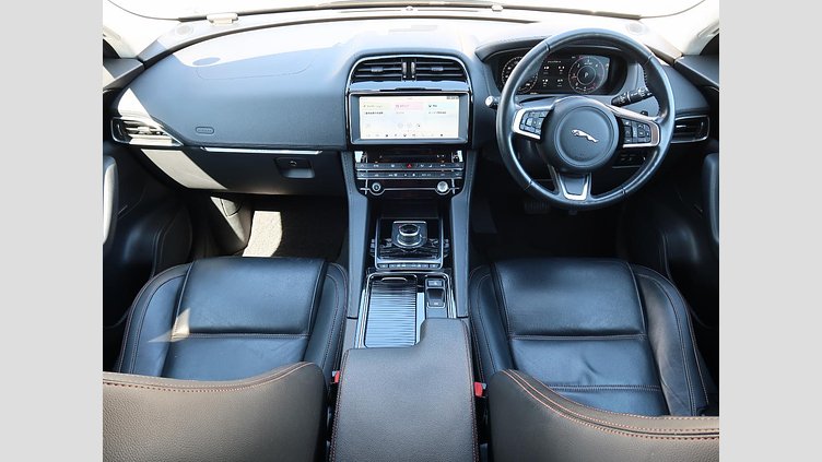 2019 認定中古車 Jaguar F-Pace Santorini Black 2.0 litre i4D Diesel PRESTIGE