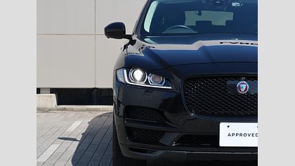F-Pace 16