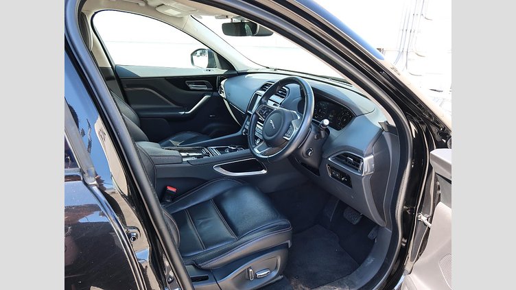 2019 認定中古車 Jaguar F-Pace Santorini Black 2.0 litre i4D Diesel PRESTIGE