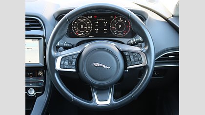 F-Pace 21