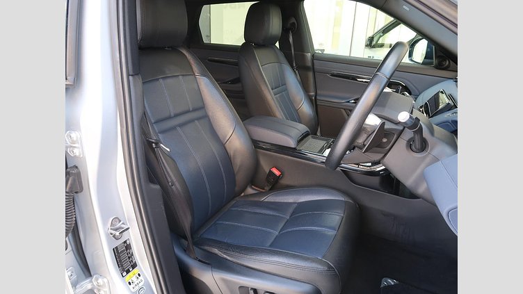 2019 認定中古車 Land Rover Range Rover Evoque インダスシルバー P250 R-DYNAMIC S