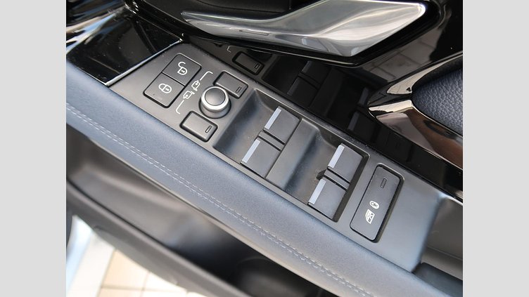 2019 認定中古車 Land Rover Range Rover Evoque インダスシルバー P250 R-DYNAMIC S