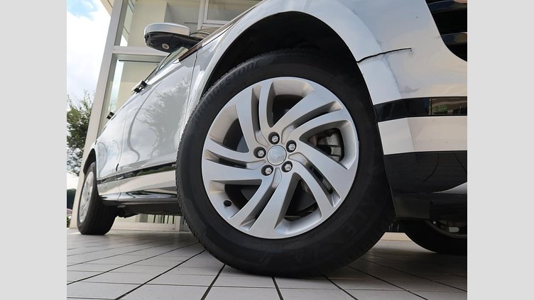 2019 認定中古車 Land Rover Range Rover Evoque インダスシルバー P250 R-DYNAMIC S