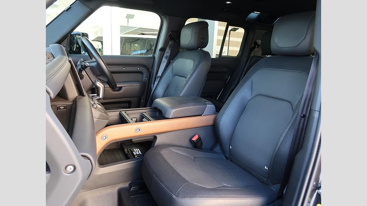 2022 認定中古車 Land Rover Defender 110 カルパチアングレイ D300 AWD（AT） X-DYNAMIC SE