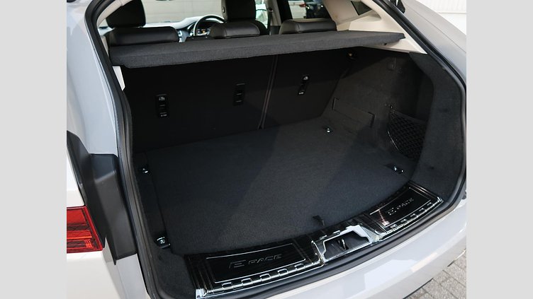 2019 認定中古車 Jaguar E-Pace ボラスコグレー D180 オートマチック全輪駆動 S