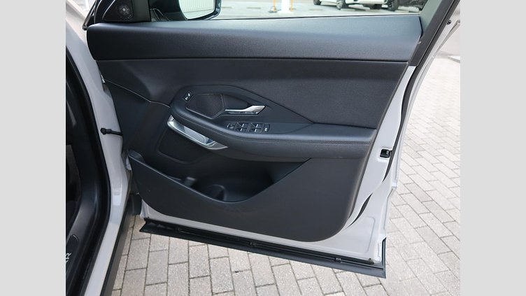 2019 認定中古車 Jaguar E-Pace ボラスコグレー D180 オートマチック全輪駆動 S