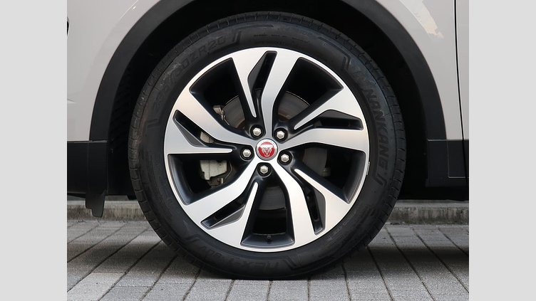 2019 認定中古車 Jaguar E-Pace ボラスコグレー D180 オートマチック全輪駆動 S