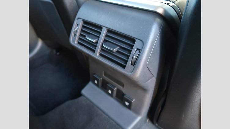 2019 認定中古車 Land Rover Range Rover Velar インダスシルバー D180 S