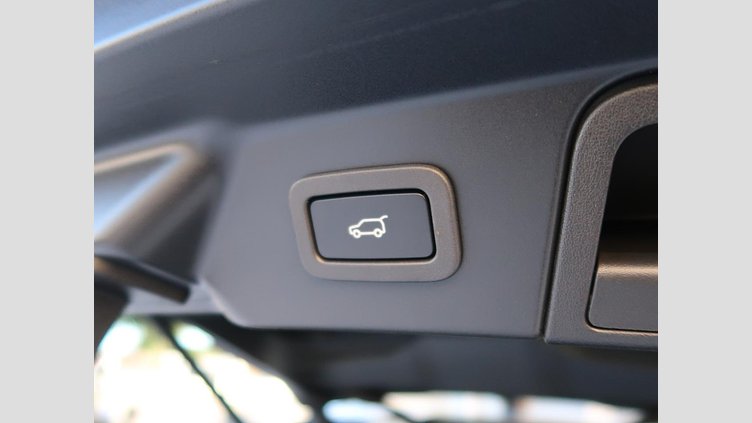 2019 認定中古車 Land Rover Range Rover Velar インダスシルバー D180 S