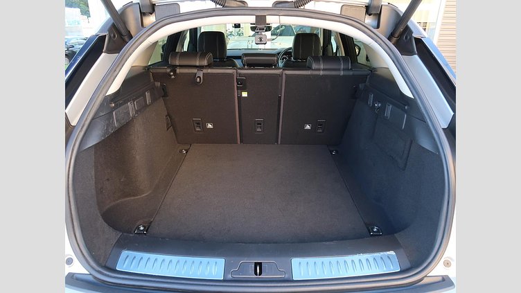 2019 認定中古車 Land Rover Range Rover Velar インダスシルバー D180 S