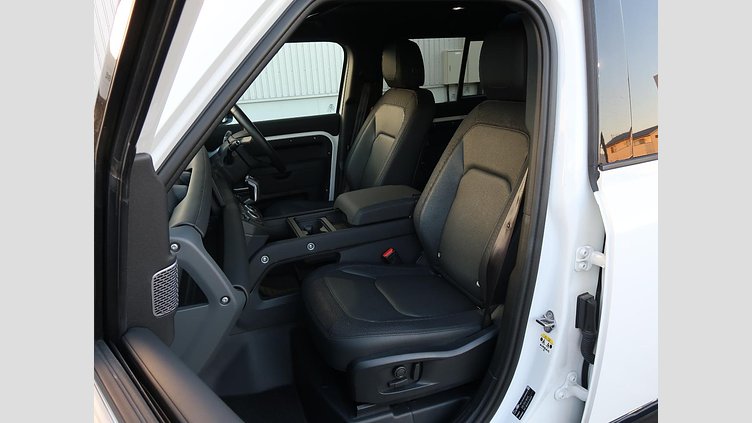 2024 認定中古車 Land Rover Defender 110 フジホワイト D300 AWD（AT） X-DYNAMIC SE