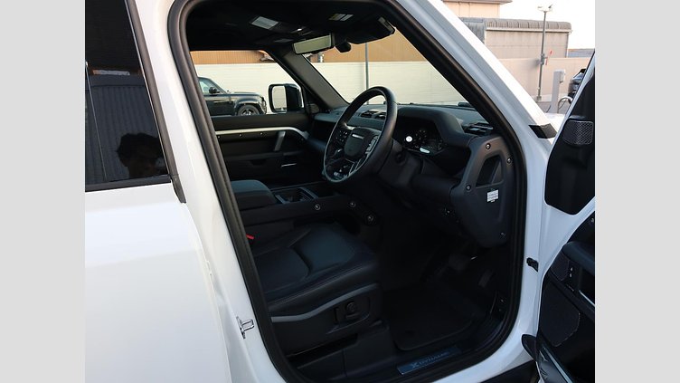 2024 認定中古車 Land Rover Defender 110 フジホワイト D300 AWD（AT） X-DYNAMIC SE