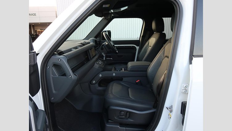 2024 認定中古車 Land Rover Defender 110 フジホワイト D300 AWD（AT） X-DYNAMIC SE