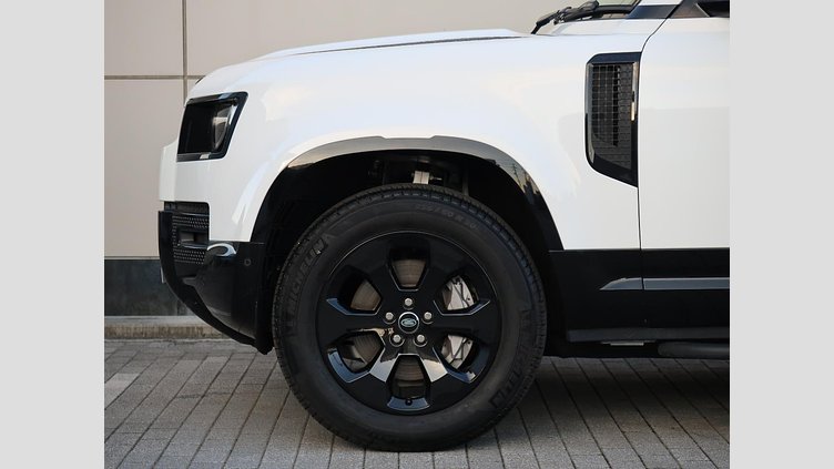 2024 認定中古車 Land Rover Defender 110 フジホワイト D300 AWD（AT） X-DYNAMIC SE