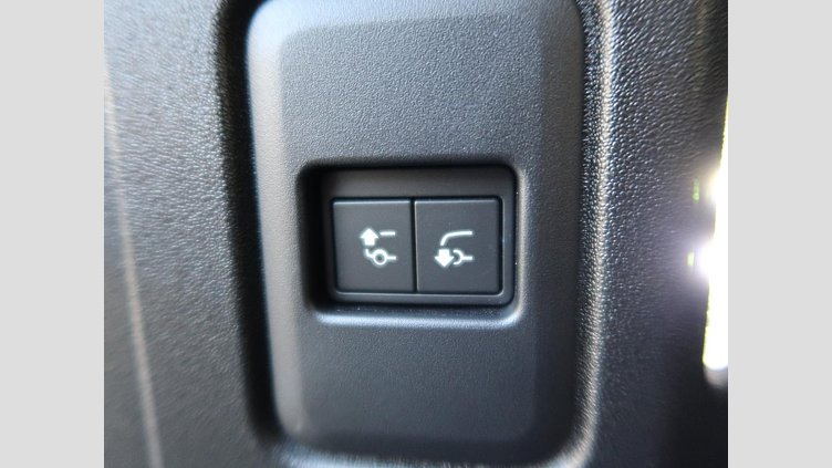 2024 認定中古車 Land Rover Defender 110 フジホワイト D300 AWD（AT） X-DYNAMIC SE