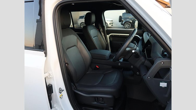 2024 認定中古車 Land Rover Defender 110 フジホワイト D300 AWD（AT） X-DYNAMIC SE