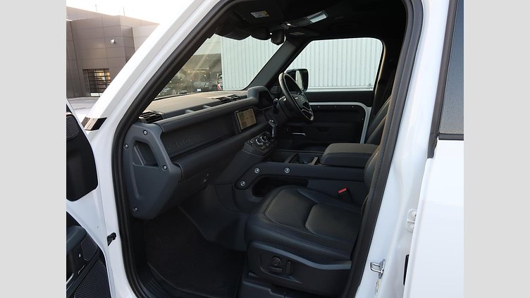 2024 認定中古車 Land Rover Defender 110 フジホワイト D300 AWD（AT） X-DYNAMIC SE