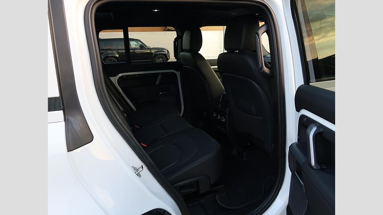 2024 認定中古車 Land Rover Defender 110 フジホワイト D300 AWD（AT） X-DYNAMIC SE