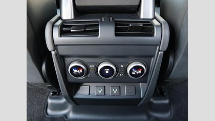 Defender 110 82