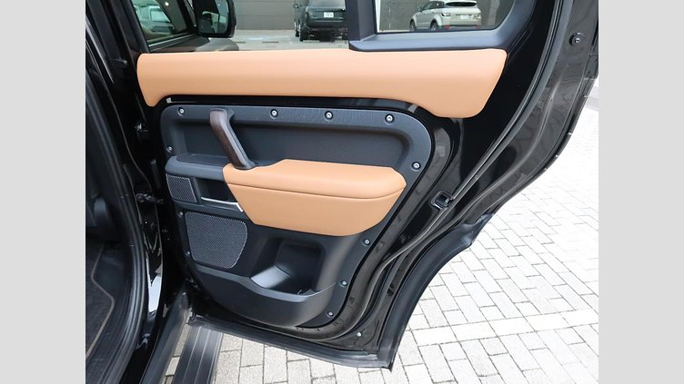 2024 認定中古車 Land Rover Defender 110 サントリーニブラック D300 AWD（AT） X-DYNAMIC HSE
