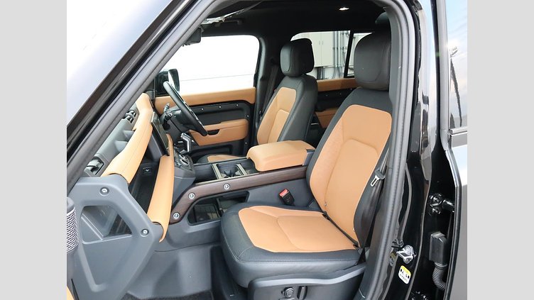 2024 認定中古車 Land Rover Defender 110 サントリーニブラック D300 AWD（AT） X-DYNAMIC HSE