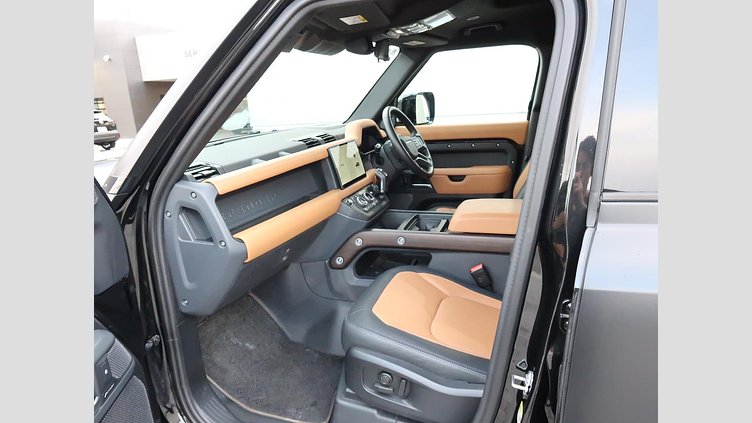 2024 認定中古車 Land Rover Defender 110 サントリーニブラック D300 AWD（AT） X-DYNAMIC HSE