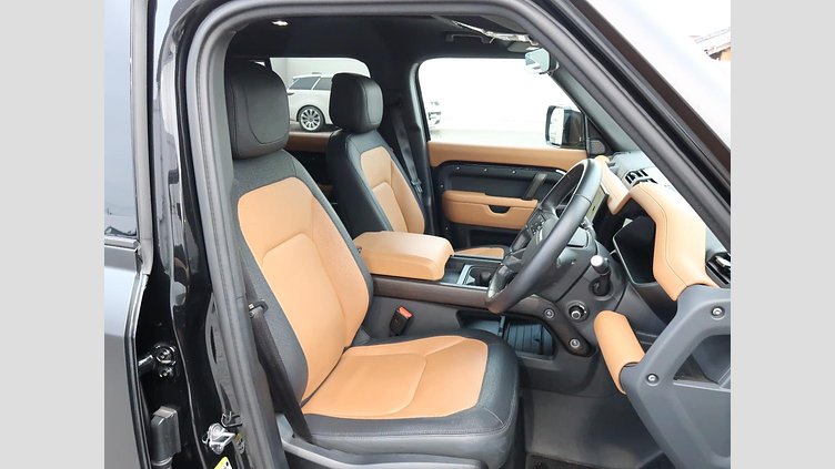 2024 認定中古車 Land Rover Defender 110 サントリーニブラック D300 AWD（AT） X-DYNAMIC HSE