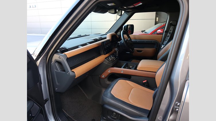 2024 認定中古車 Land Rover Defender 110 アイガーグレイ D300 AWD（AT） X-DYNAMIC HSE