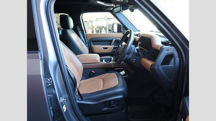 2024 認定中古車 Land Rover Defender 110 アイガーグレイ D300 AWD（AT） X-DYNAMIC HSE