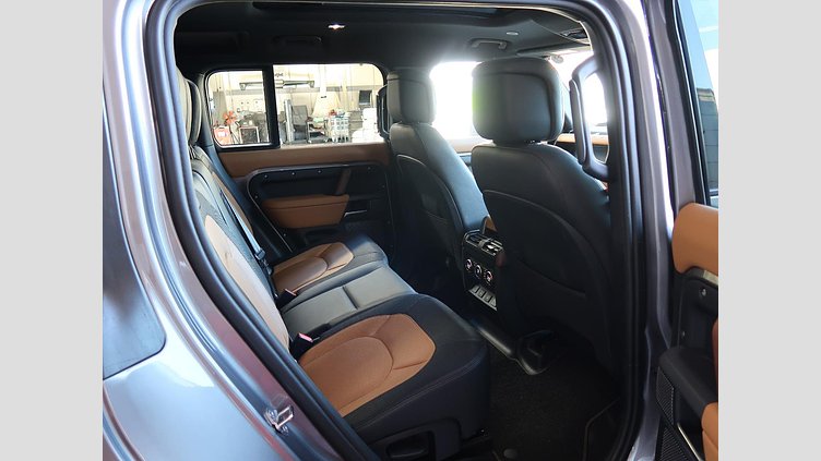 2024 認定中古車 Land Rover Defender 110 アイガーグレイ D300 AWD（AT） X-DYNAMIC HSE