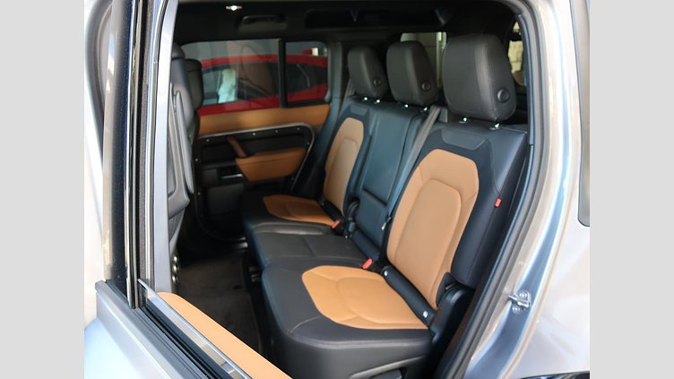 2024 認定中古車 Land Rover Defender 110 アイガーグレイ D300 AWD（AT） X-DYNAMIC HSE