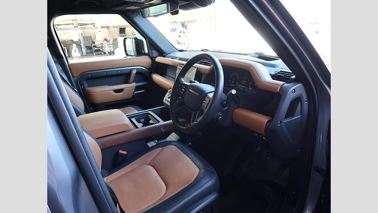 2024 認定中古車 Land Rover Defender 110 アイガーグレイ D300 AWD（AT） X-DYNAMIC HSE