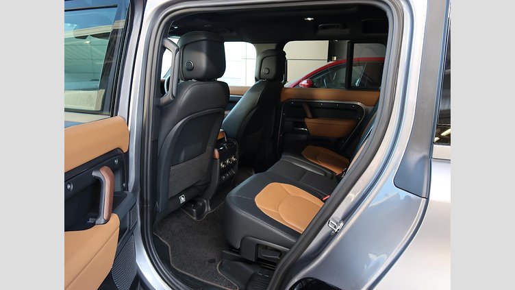 2024 認定中古車 Land Rover Defender 110 アイガーグレイ D300 AWD（AT） X-DYNAMIC HSE